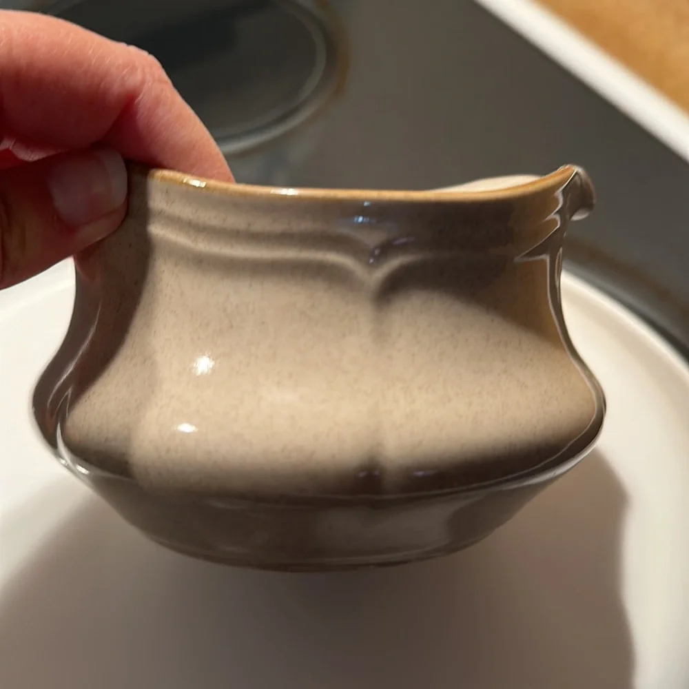 Gravy dish